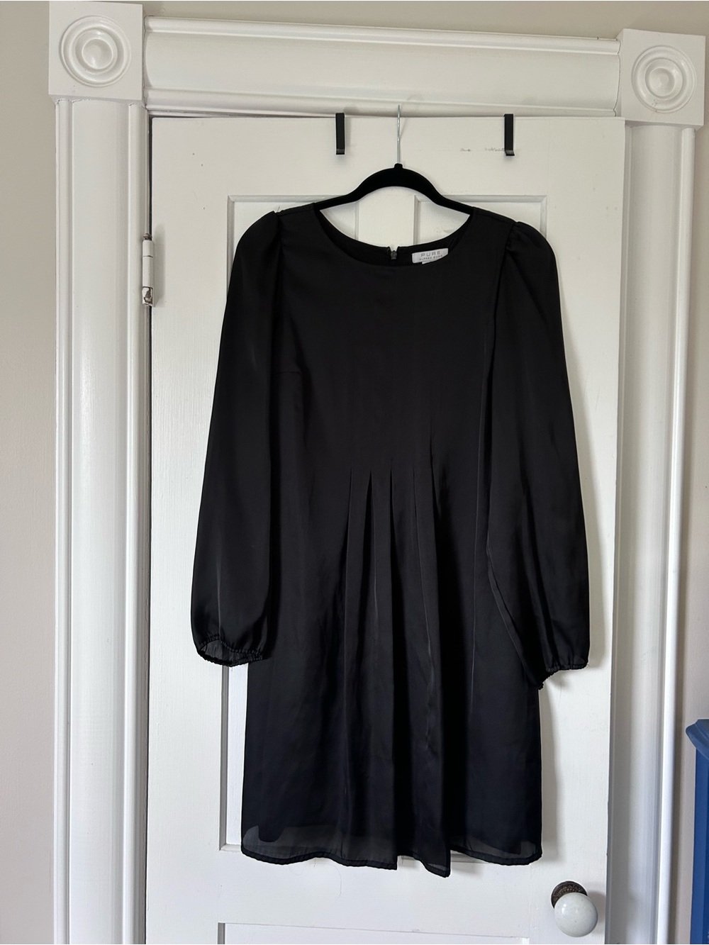ALFRED SUNG Black Long-Sleeve Pleated Shift Dress